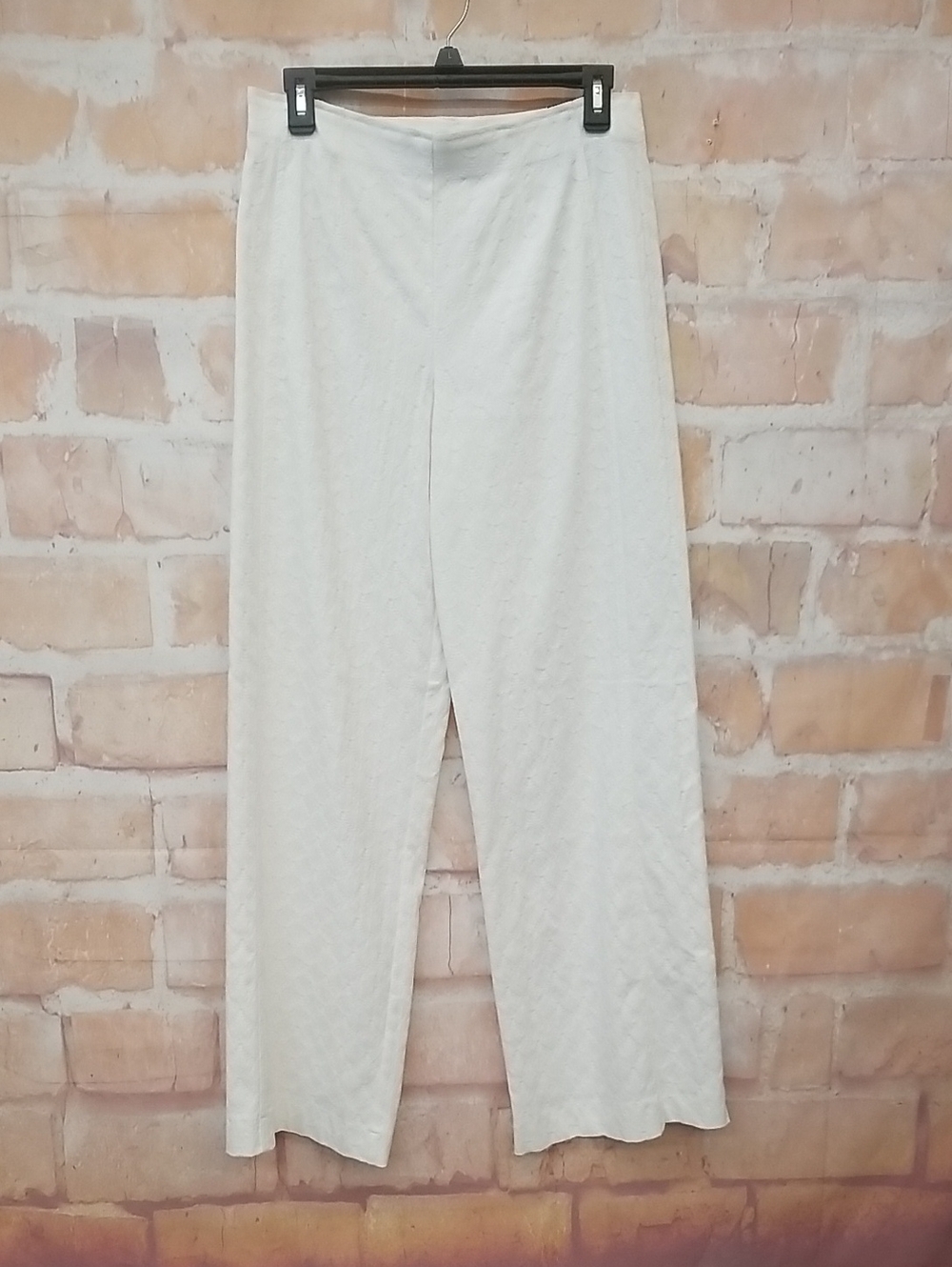 Versona White Pants with Modern Label